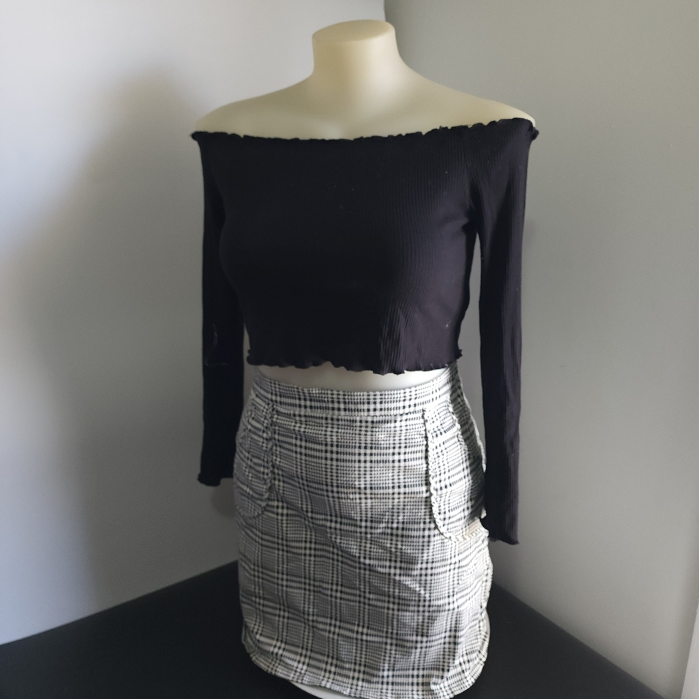 Aus L H&M Divided Black Ribbed Off Shoulder Long Sleeve Crop Top - Picture 1 of 16